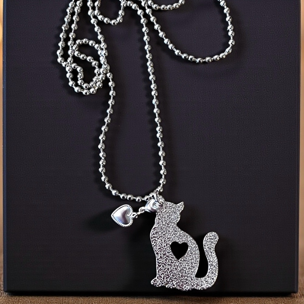 Beautiful Stainless Steel Silver Toned Cat and Heart Pendant Necklace - Picture 7 of 17